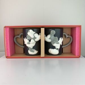 New Hallmark Disney Minnie And Mickey Two Kissing Ceramic Mugs 18 Ounces